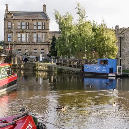 Number 7 Canalside * Skipton